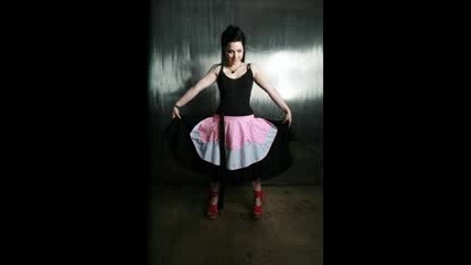 Kelly Clarkson vs Amy Lee