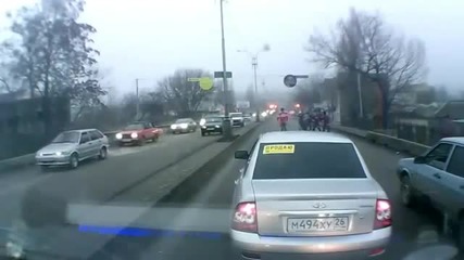 Не е лесно да си руснак!!!бой на улицата! (26)