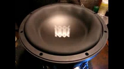 Много Мощен Басс