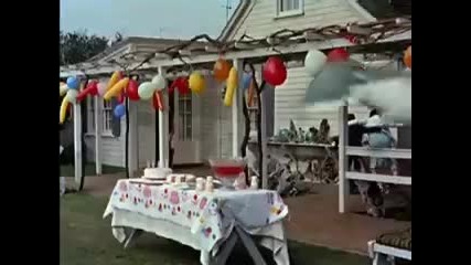 The Birds - party bird attack 