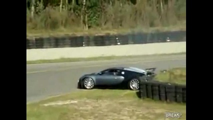 Глупак блъска Bugatti Veyron ! 