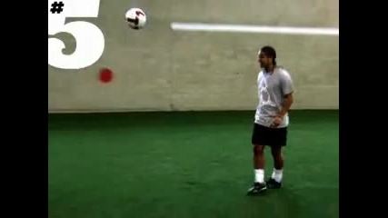 Cristiano Ronaldo freestyle skills (rio Ferdinand #5 Magazine) 