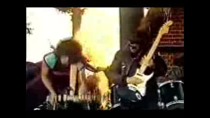 Превод - Mike Oldfield - Shadow on the wall