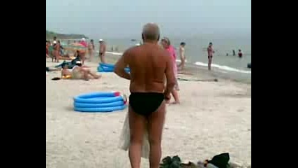 Пиян Руснак на плажа 