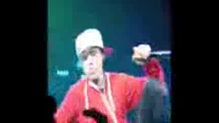 Justin пее Down to Earth и ревее ; ..
