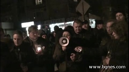 Блокираха със свещи в ръце кръстовище до полицията в Благоевград