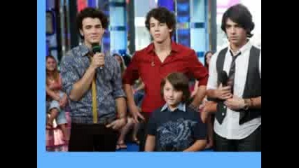 Jonas Brothers With Small Brother Frankie