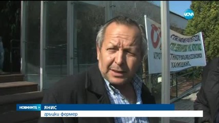 Гръцките фермери остават на границата и през март