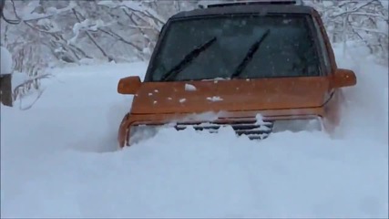 Тази машина и снега не я спира.