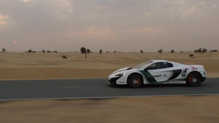 Дрон срещу спортна кола Mclaren в Дубай!