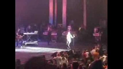 Ashley Tisdale - Its Alright Its Ok - Kiss Concert 2009 (live)