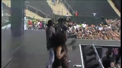 Usher brings Justin Bieber on stage