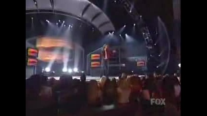 Kelly Clarkson Печели American Idol