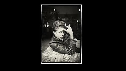 Tom Waits - The Piano Has Been Drinking (1977) Live Audio. Roslyn, New York. 