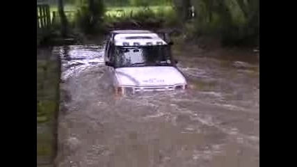 Land Rovers in Deep Deep Water (hiqltyvid)