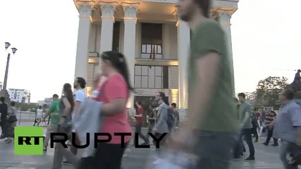 Продължаващи антиправителствени протести и напрежение в Скопие