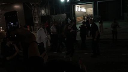 Selena tricking the bodyguards to meet fans 2