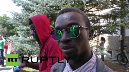 Germany: DefMin von der Leyen visits barracks-cum-refugee centre