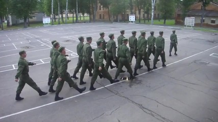 Руски войници пеят Barbie Girl
