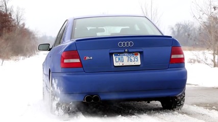 Потегляне с мръсна газ на сняг • Audi S4