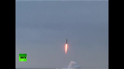 Руска подводница изстреля пробно балистична ракета " Булава " ( S S - N X - 30 )