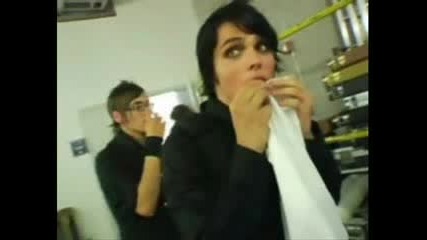 Reasons To Love Gerard And Mikey Way