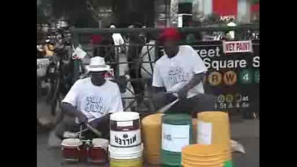 Улично шоу с барабани