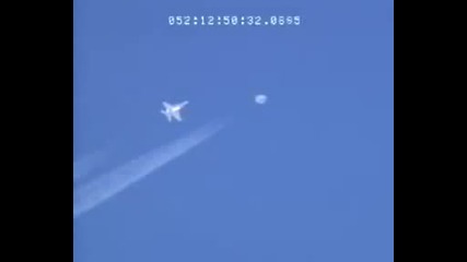 jet fighter chases Ufo