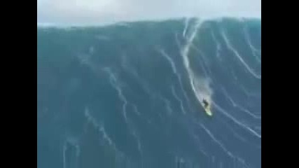 Екстремна Вълна Подгонва Сърфист