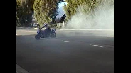 Yamaha R1 Burnout