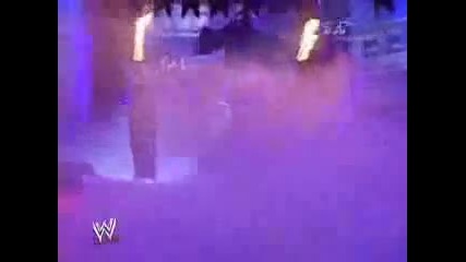 Undertaker чупи ринга и заплашва Kurt Engle ( Kurt тапака) 
