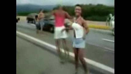 Камион блъска гей