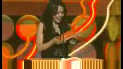 Ванеса Хъджънс печели Kids Choice Awards