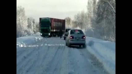 Audi Quattro срещу задръстване в снега!