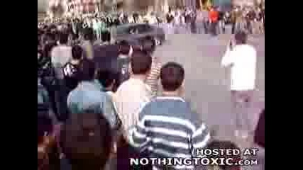 Да Правиш Дрифт В Тълпа ... Не Много Яко