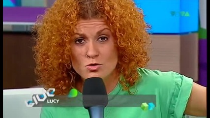 No Angels, Lucy показва татуто на врата си :)