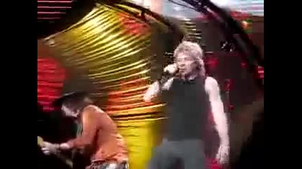 Jon Bon Jovi Dancing!!! 