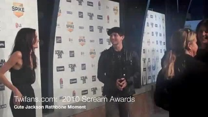 Cute Jackson Rathbone moment on the red carpet of the 2010 Scream Awards