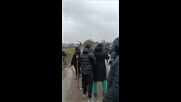 Напрежение в Плевенско: Жители на Буковлък излязоха с лопати и бухалки да се бранят от ботевградски род