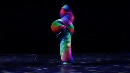 Human Slinky - едно велико представление