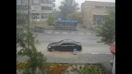 проливен дъжд в град Левски