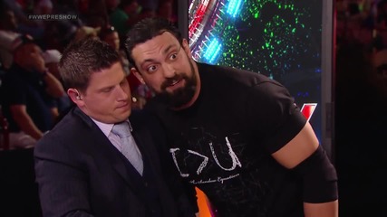 Damien Sandow storms the Wwe Network Raw Pre-show set