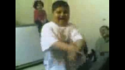 Дебело Дете Танцува