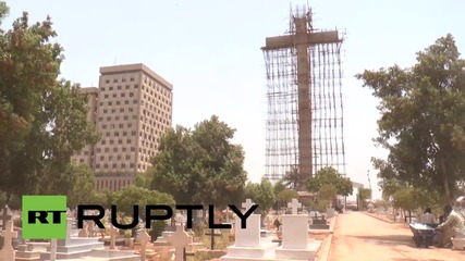 Pakistan: 'Asia's biggest cross' erected by businessman in heart of Karachi