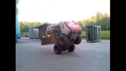Трикове с мини багер 