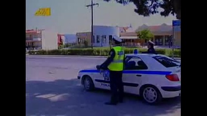 полицай спира моторист 