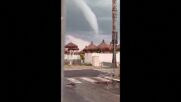 ФЕНОМЕН: Заснеха водно торнадо в Италия (ВИДЕО)