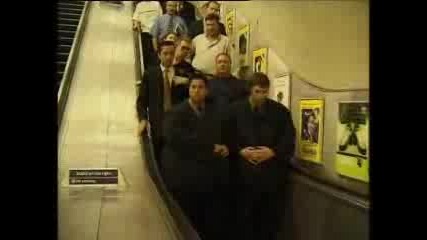 Trigger Happy Tv - на ескалатора