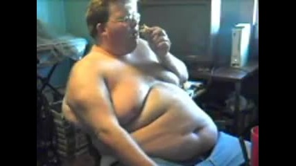 Ужасно Дебел Мъж Изяжда 5 двойни Бургера 