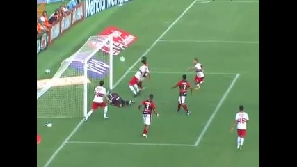Играчите на Сао Пауло удрят четири греди за три секунди